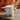 Cosi Tabellini Zinntasse 0,4 l – elegante Seitenansicht mit detailreichem Henkel
