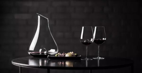 Rotwein Set der Serie Air Sense mit Dekantierkugel von Zwiesel Glas zu einer leckeren Süßspeise 